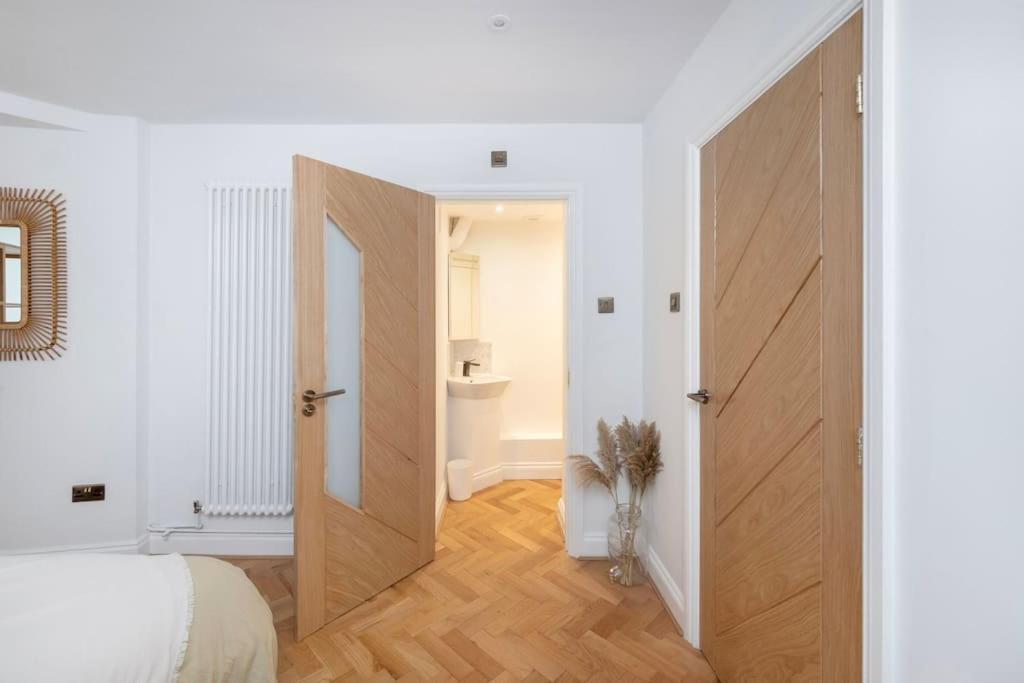 Spacious Apartment - 5 Minutes Walk To Bath Abbey Eksteriør billede