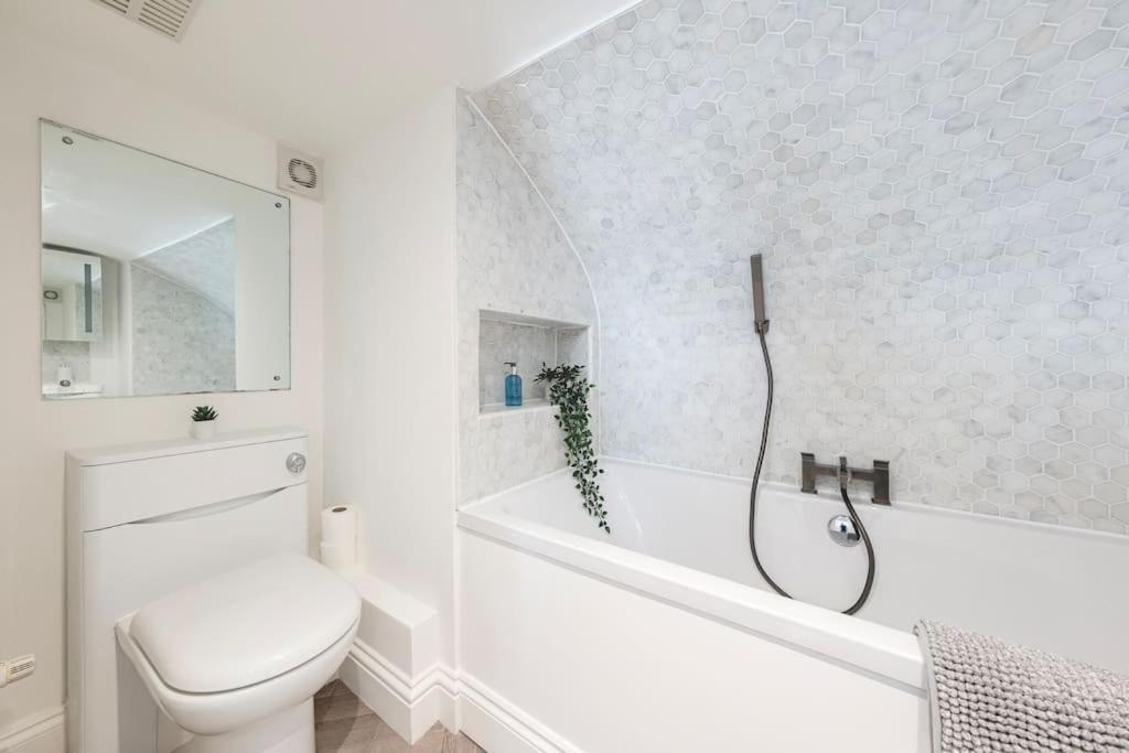 Spacious Apartment - 5 Minutes Walk To Bath Abbey Eksteriør billede
